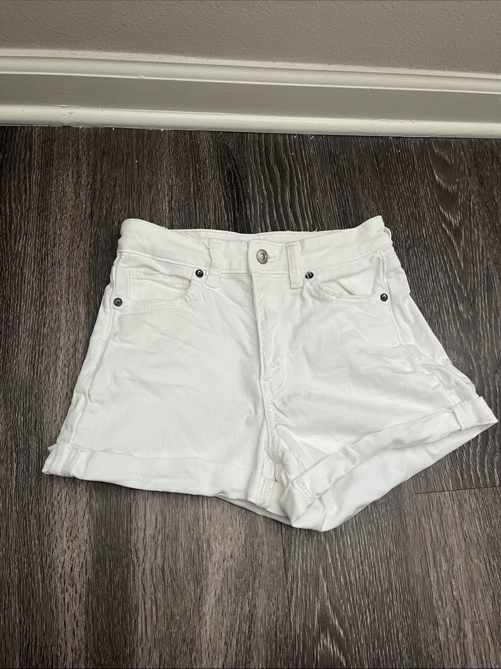 American Eagle White Mom Jean Shorts
